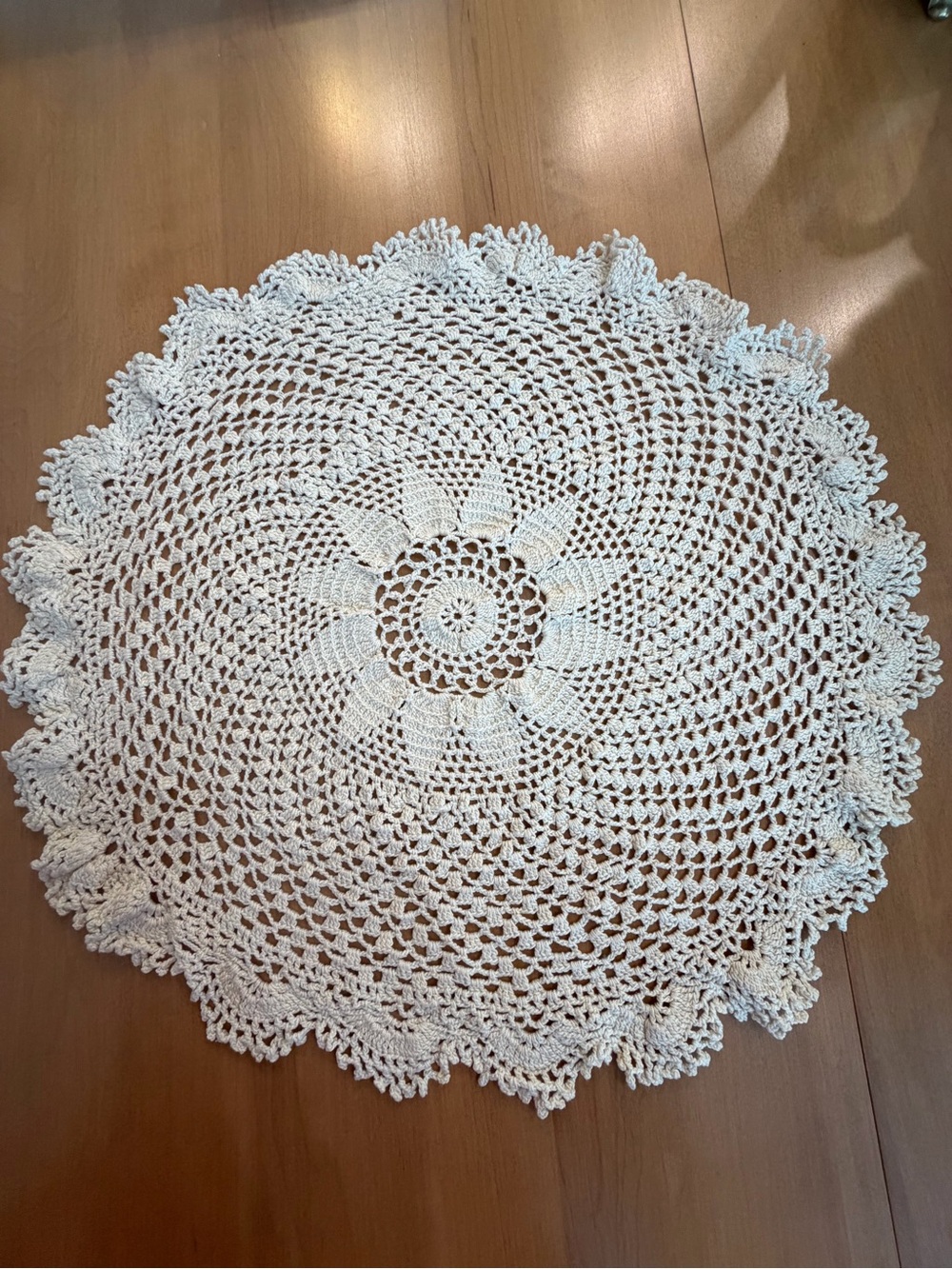 Vintage Hand-Crocheted Ivory Doily 17.5” Round Cottage Table Décor - Picture 5 of 6